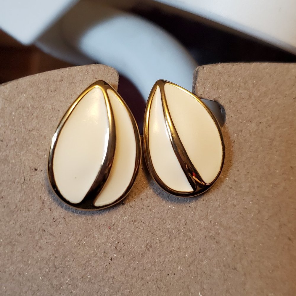 Gold Tone and Cream Teardrop Clip On Earrings Napier Vintage Classic Fashion
